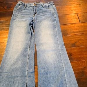 Wide Leg Jeans- groovy.